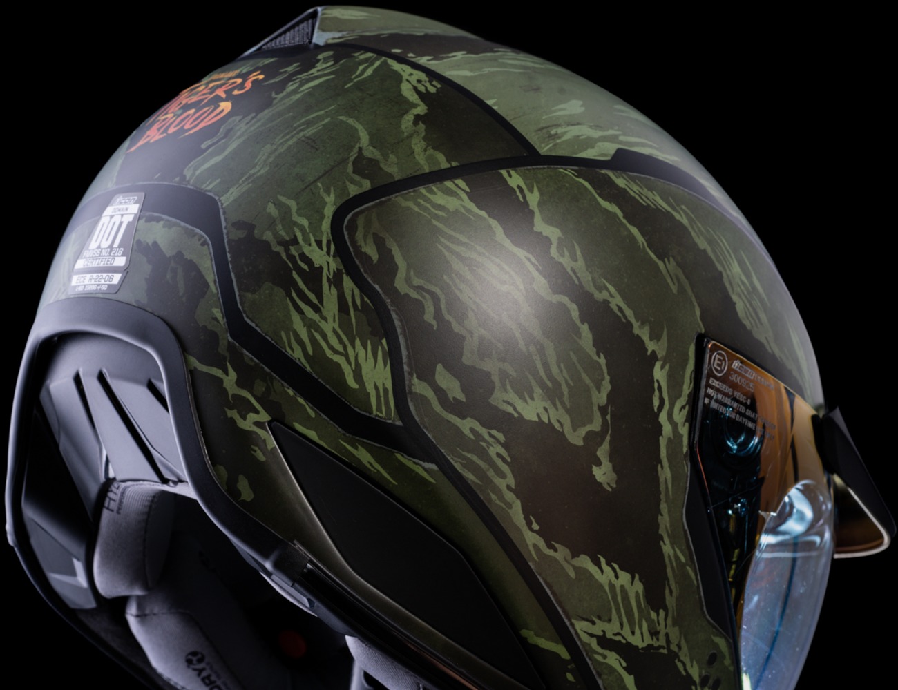 Domain Tiger's Blood Helmet Green Medium - Click Image to Close