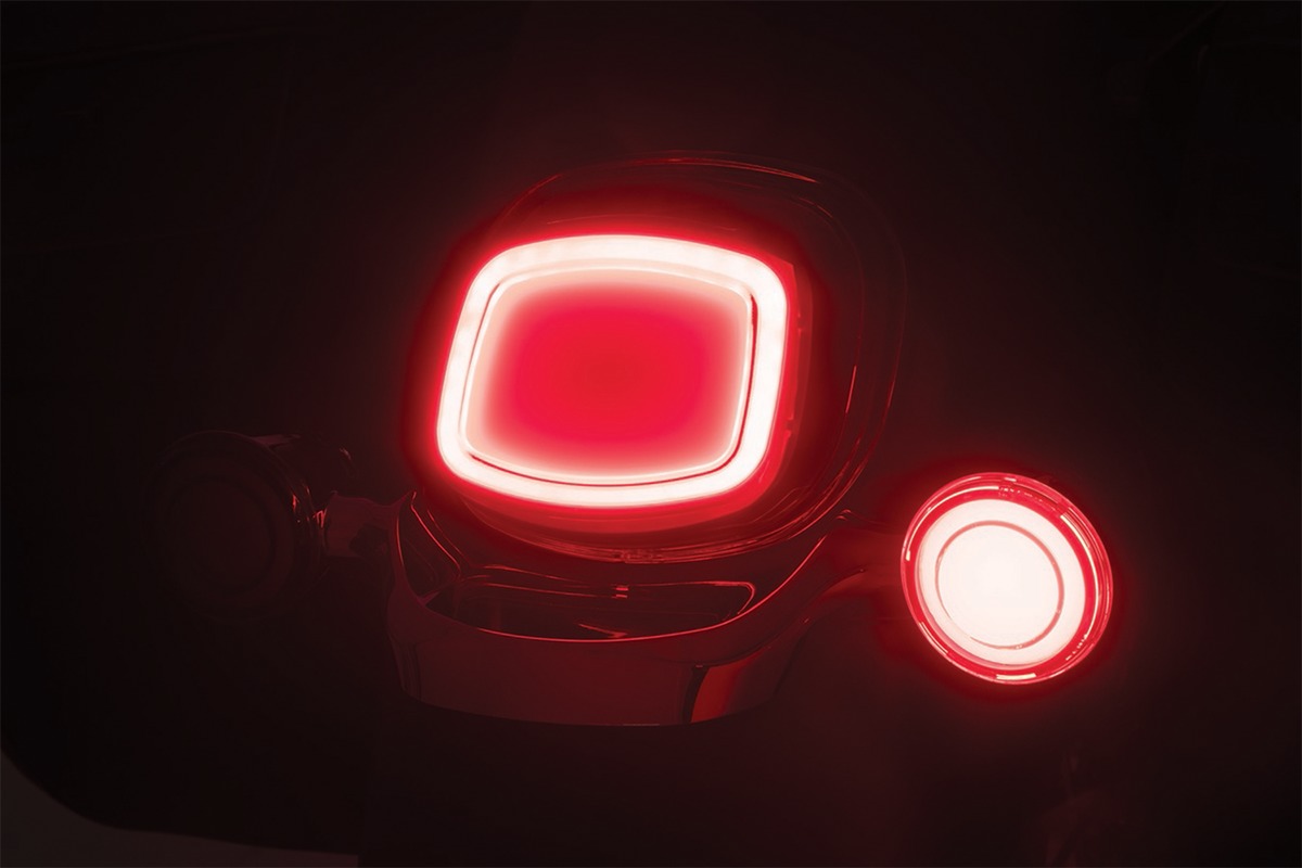 Tracer LED Taillight Red Lens Without License Light - Click Image to Close