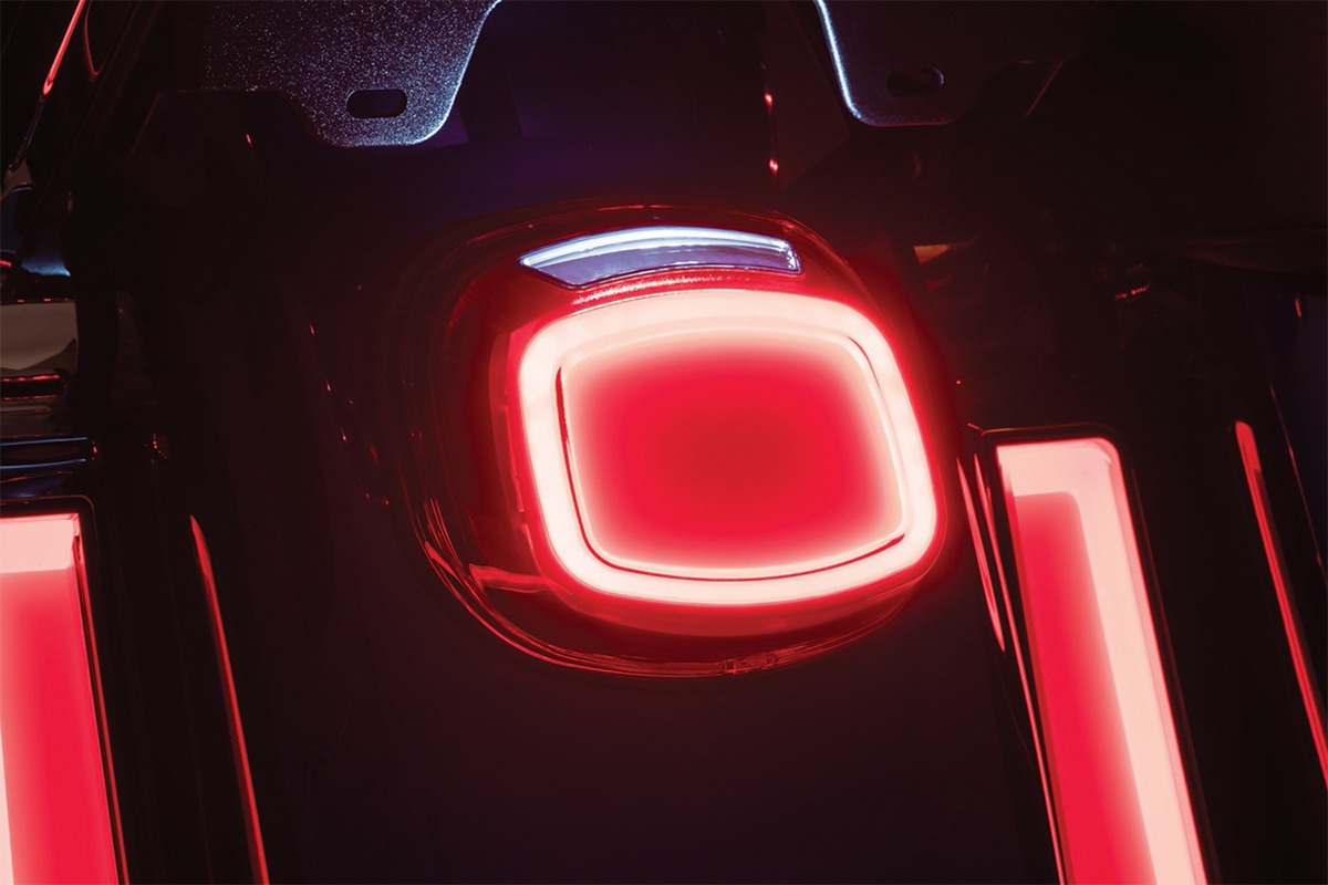 Tracer LED Taillight Red Lens With License Light - Click Image to Close