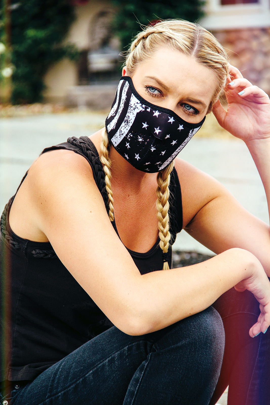 Half-Face Neoprene Mask - Neo Half Mask Blk Wht Flag - Click Image to Close