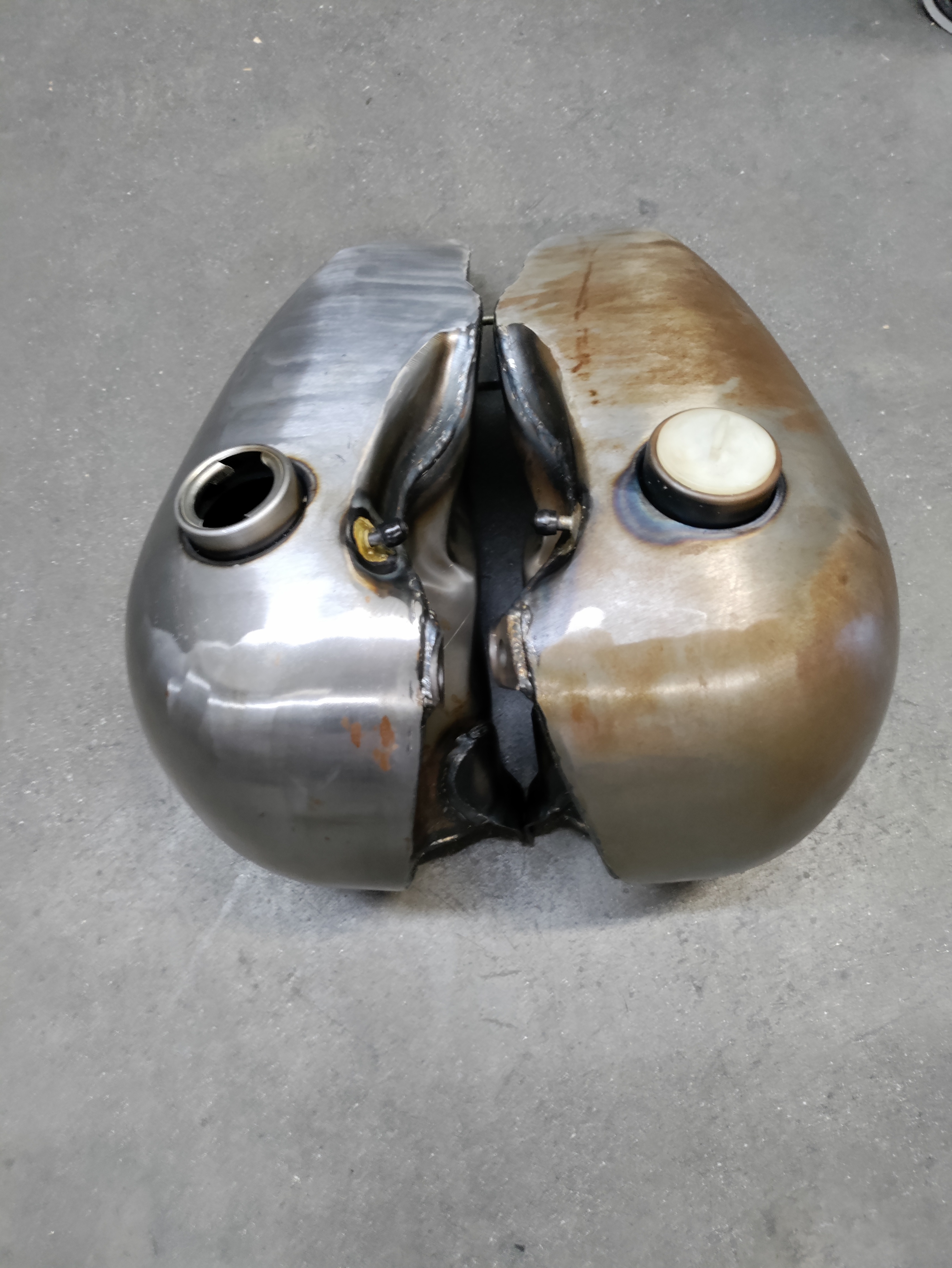 Knucklehead / Panhead / Shovelhead Fat Bob Tanks 3.5 Gal - Click Image to Close