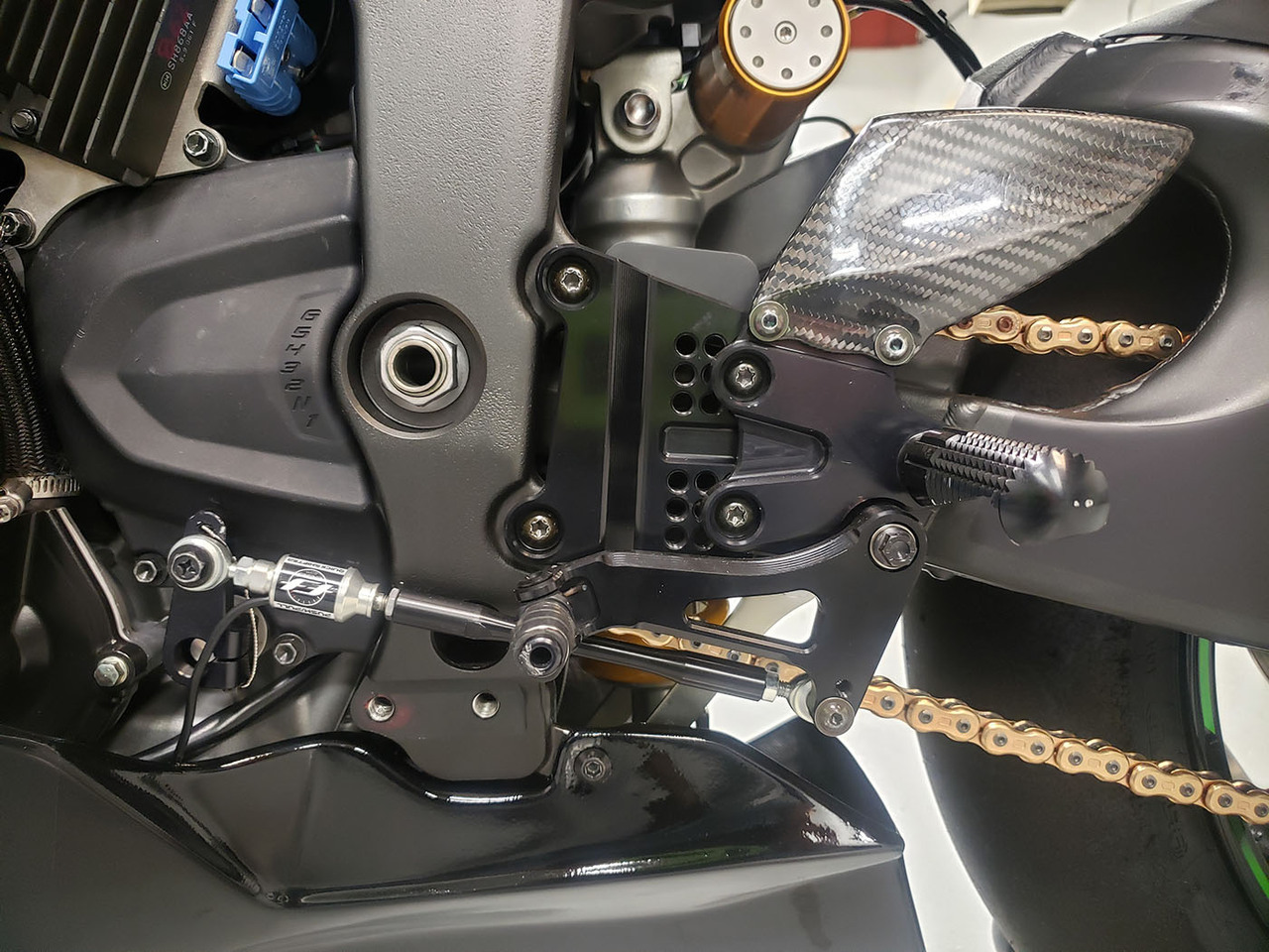 Adjustable Rearsets - For 19-21 Kawasaki ZX-6R - Click Image to Close