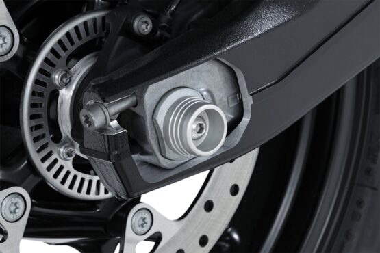 Kuryakyn Lodestar Rear Axle Slider Silver - Image 2