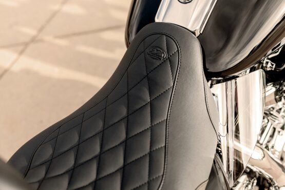 Mustang Wide Tripper Diamond Stitch Solo Seat - Image 2