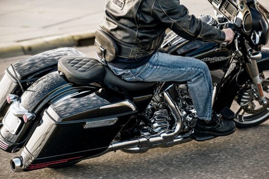 Mustang Wide Tripper Diamond Stitch Solo Seat - Image 3