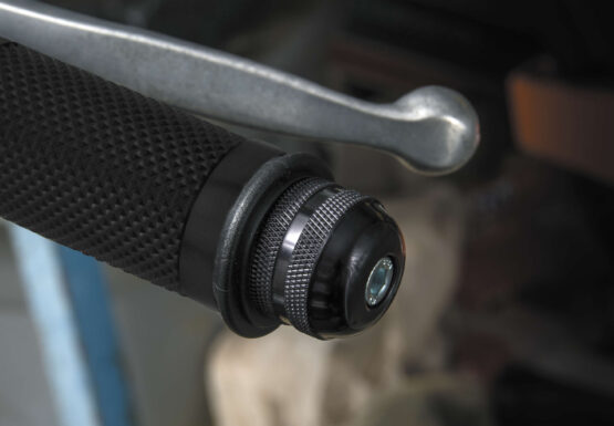 BikeMaster Anti-Vibration Bar Ends Black - Fits 1" Handlebars - Image 2