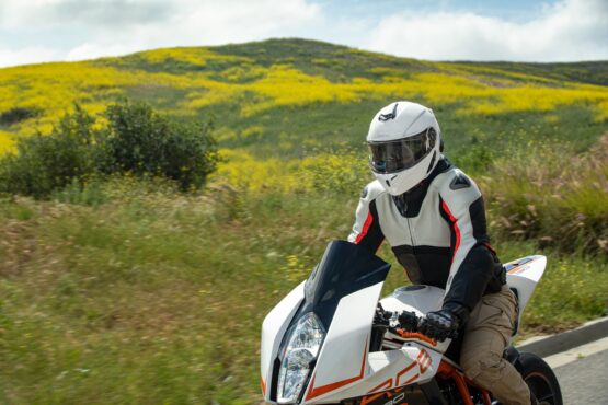 Outrush R Bluetooth Helmet White Small - Sena - Image 2