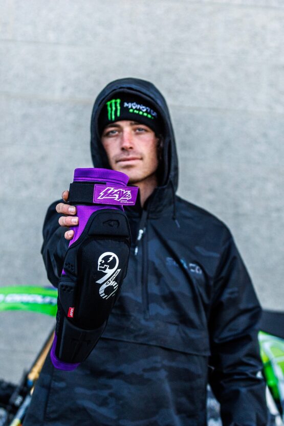 EVS Slayco96 Knee Guard Pair Purple/Black S/M - Image 2