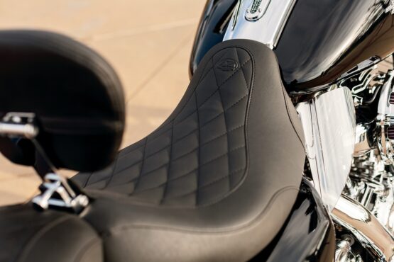 Mustang Wide Tripper Diamond Stitch Solo Seat - Image 4