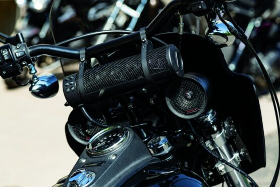 Kuryakyn Road Thunder Plus Sound Bar Satin Black - Image 3