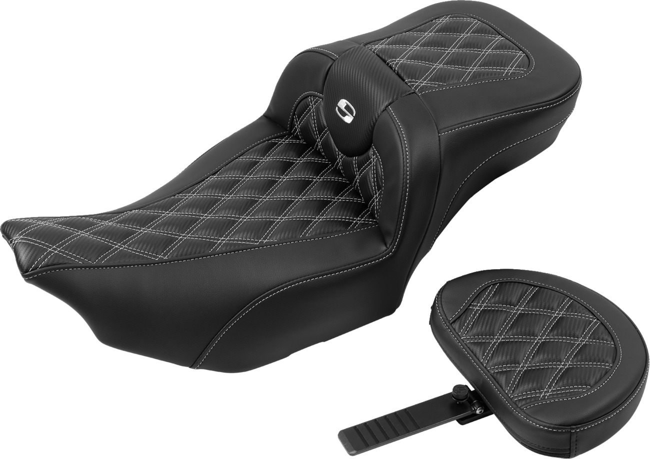 Saddlemen Roadsofa Extended Reach Seat w/Backrest Lattice Silver FLTR/FLHX 23-24 - Image 3