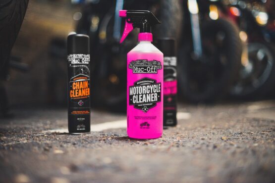 Muc-Off Nano Tech Motorcycle Cleaner Pink 1L with Trigger - Image 3
