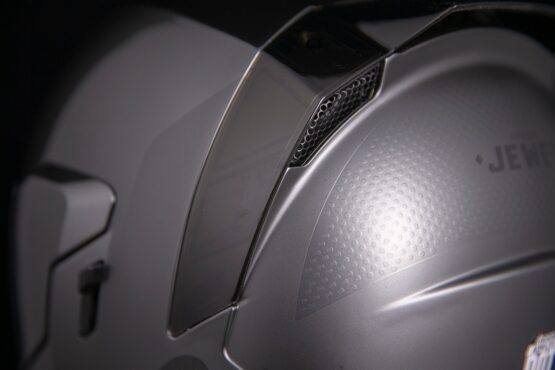 Silver Airflite Jewel MIPS Motorcycle Helmet - Large - Image 3