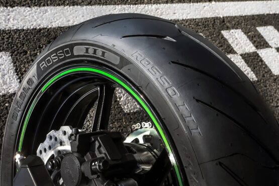 Pirelli Diablo Rosso III Rear Tire 240/45ZR17 (82W) Tubeless - Image 3