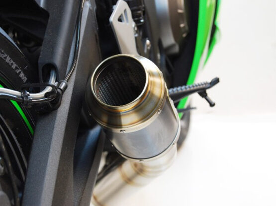 Black Center GP Race Slip On Exhaust - Image 2