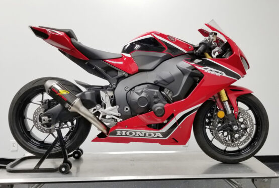 Graves Carbon Fiber Slip-On Exhaust Black Fits 17-22 Honda CBR1000RR - Image 2