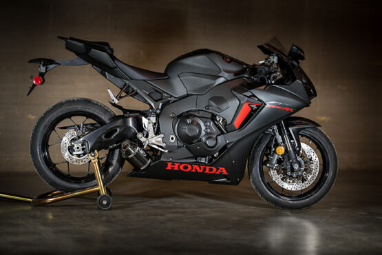 Street Slayer Carbon Fiber Slip On Exhaust - Image 2