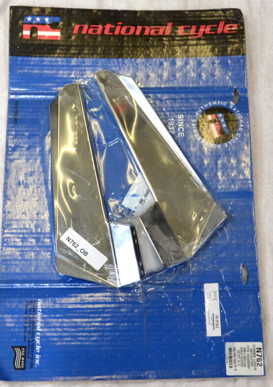 Dakota Windshield Chrome Lowers *Openbox*