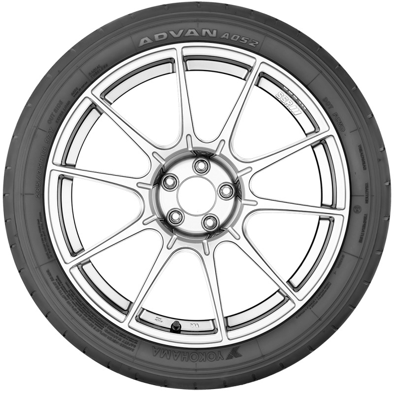 Yokohama Advan A052 Tire - 245/40R17 95W - Image 3