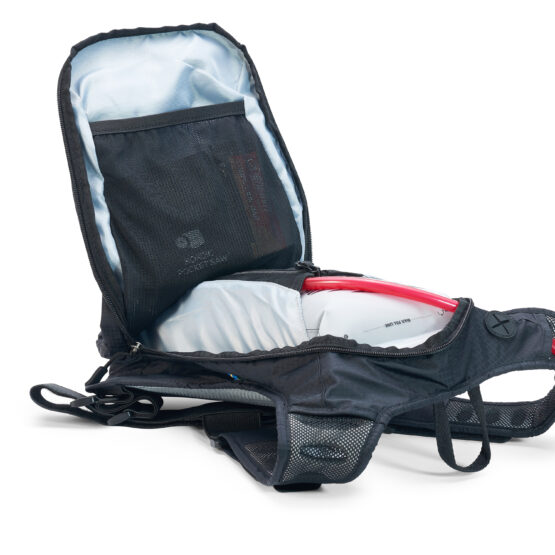 Outlander 9 3.0L Hydration System - Carbon Black by USWE - Image 4