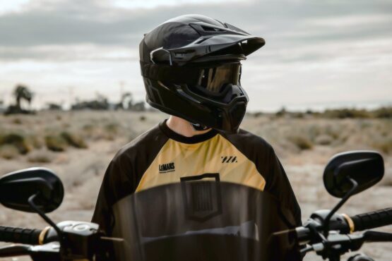 ICON Airflite Helmet Peak Visor Black One Size - Image 4