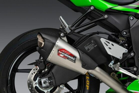 Yoshimura AT2 Slip-On Exhaust Stainless Kawasaki ZX-6R 2019-2025 - Image 3